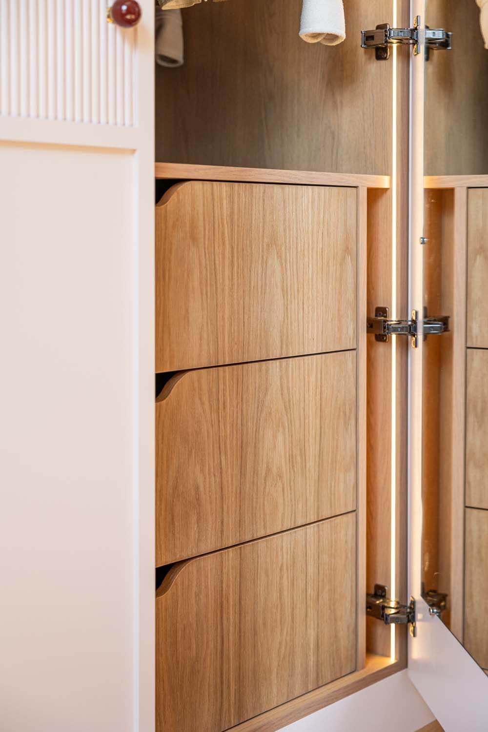 Arched Slim Shaker Wardrobe