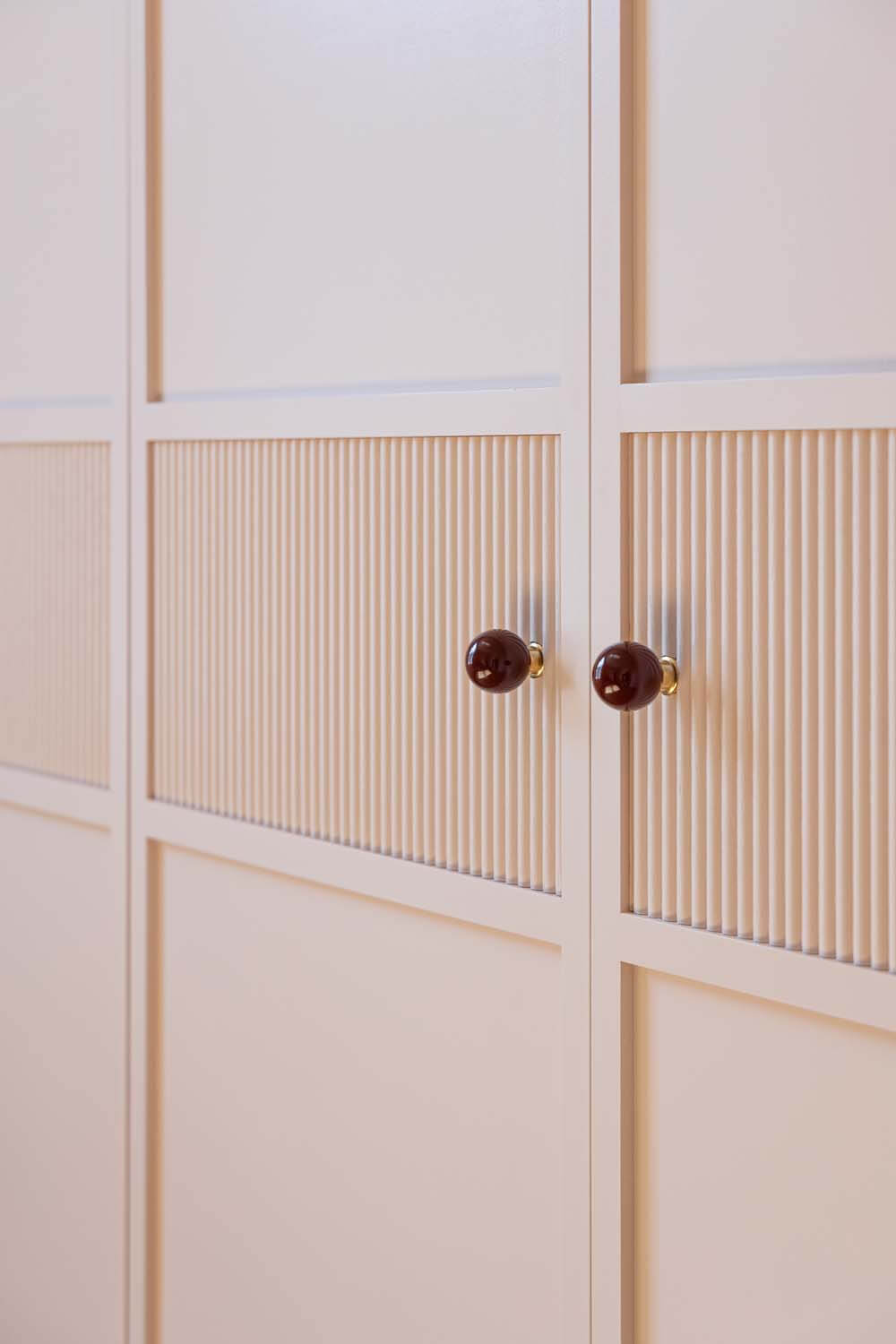 Arched Slim Shaker Wardrobe