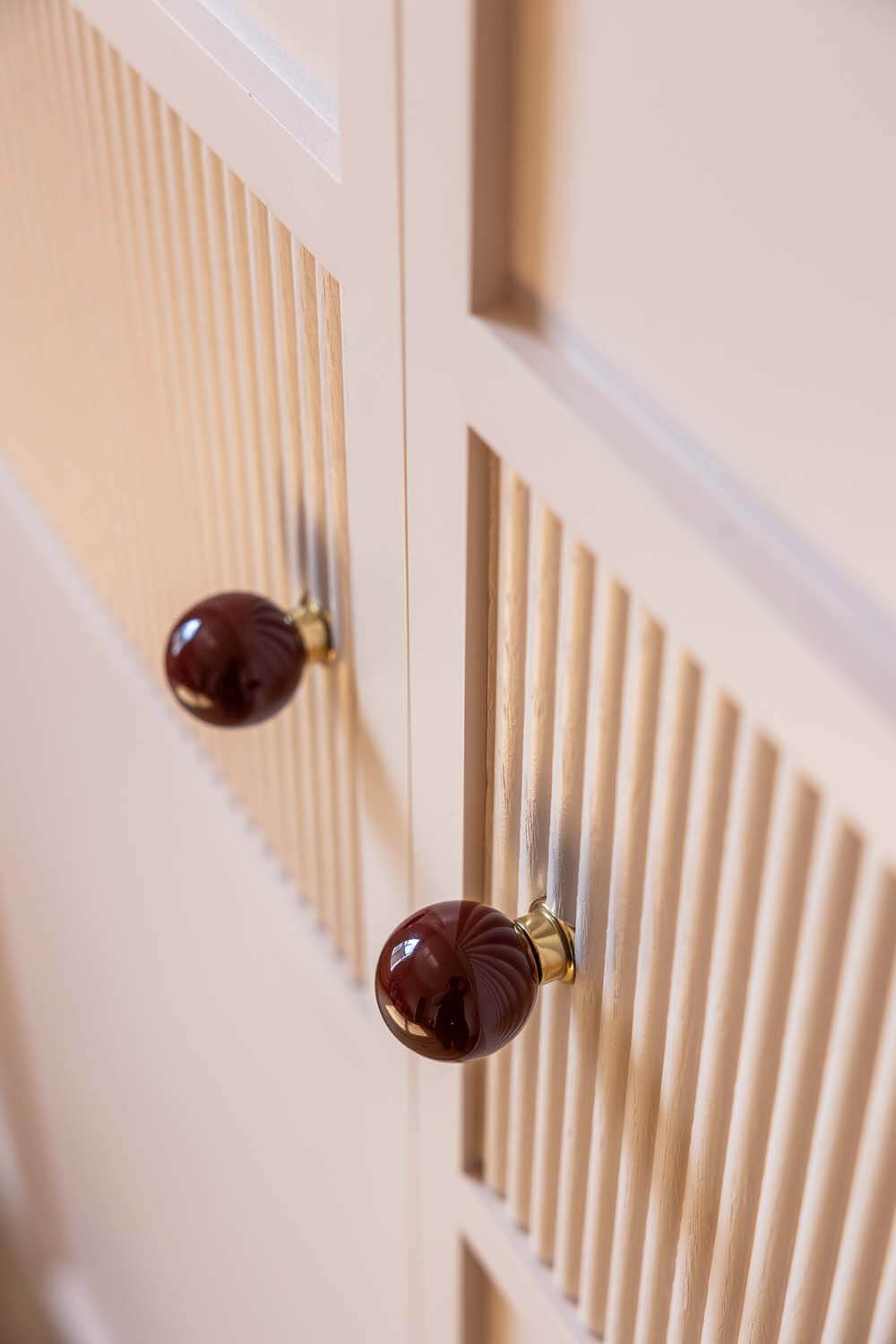 Arched Slim Shaker Wardrobe